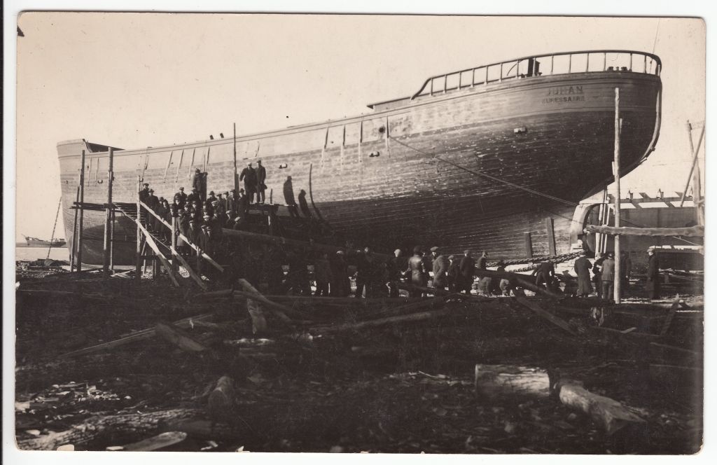 purjelaeva "Juhan" ehitamine Papisaare laevaehitusplatsil Saaremaal