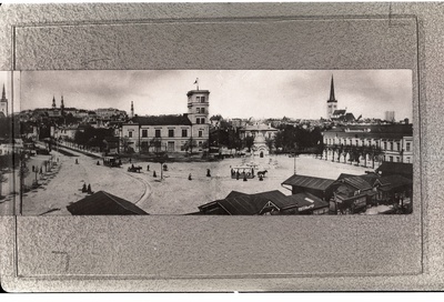 Tallinna vaade idast, esiplaanil Vene turg, 20. sajandi algus.  similar photo