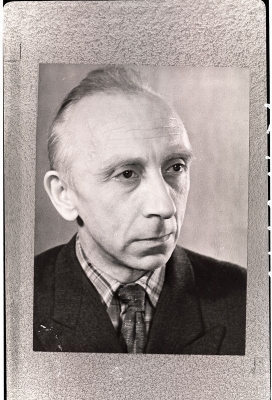 V. Rüütli portree, Raudbetoontoodete Tehas.