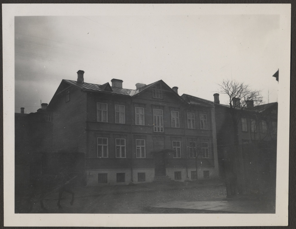Puitmaja, foto Hermann Tõnissoo perealbumist