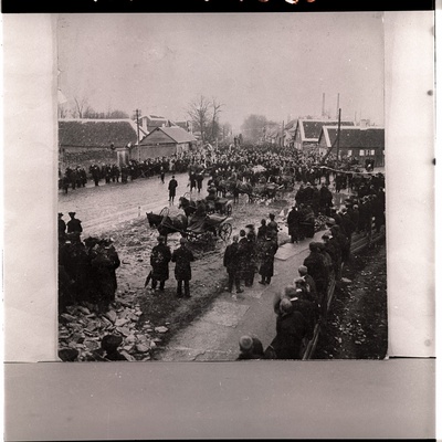 1905. aasta ohvrite matuserongkäik Tallinnas Pärnu maanteel.  duplicate photo