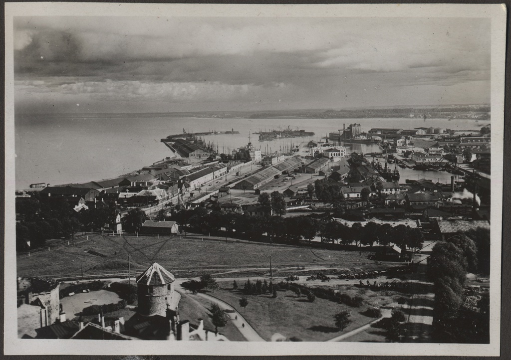 Vaade Tallinna sadamale, foto Hermann Tõnissoo perealbumist