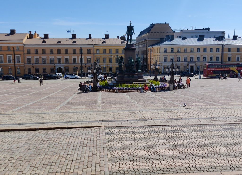 Helsingin valtaus 1918, saksalaisten apujoukkojen paraati Senaatintorilla 14.4.1918 rephoto