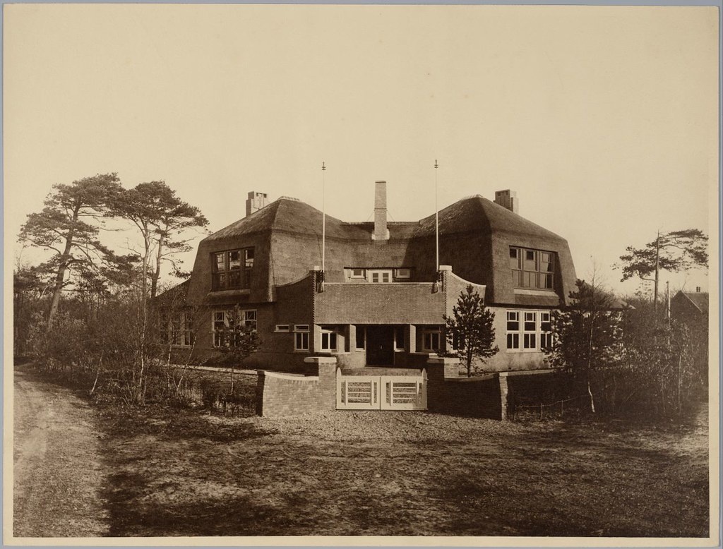 Schoolgebouw | School building Bergen