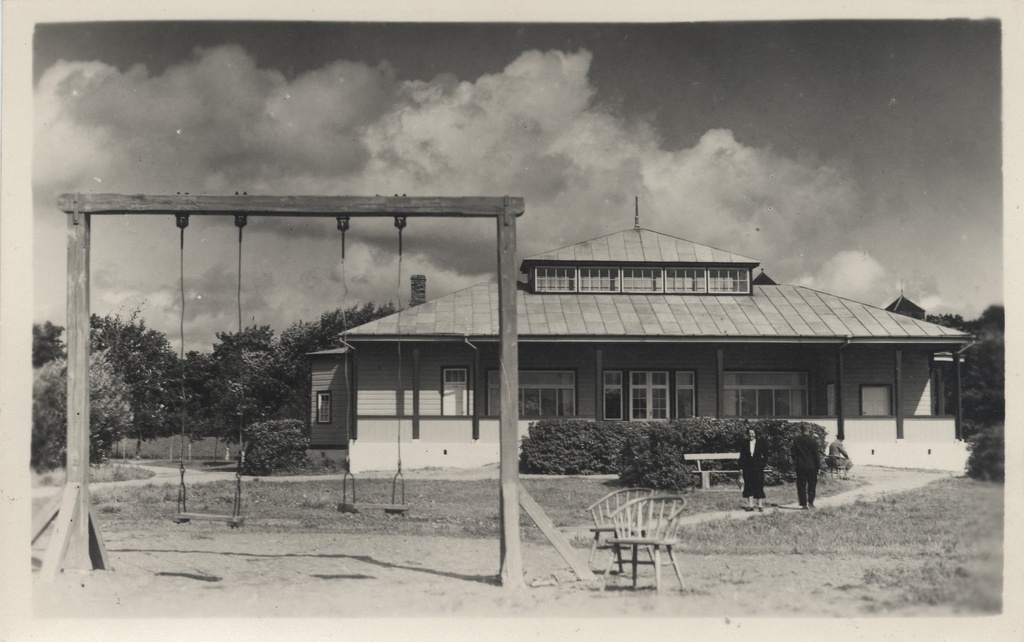 Estonian summer place Kuressaare : sea cafe