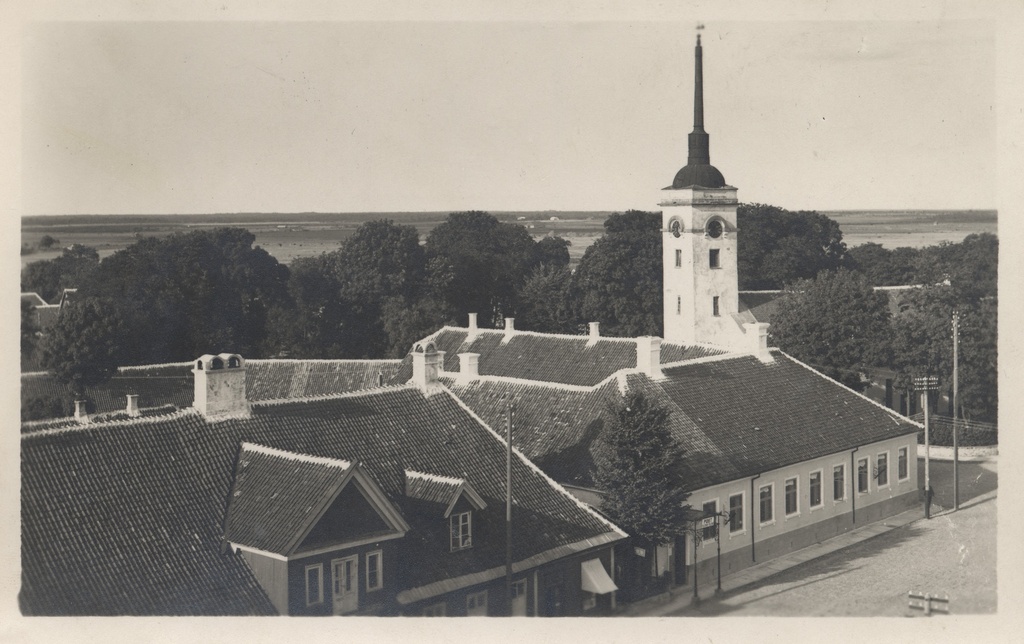 Estonian summer place Kuressaare : part of the general view = You d. Total view