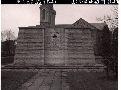 Monument Vabastajate väljakul.  duplicate photo