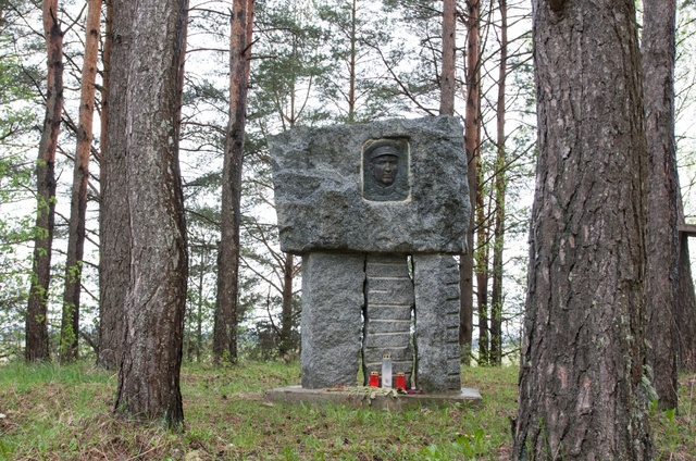 Elva. Memorial to Major General Potapovi. rephoto