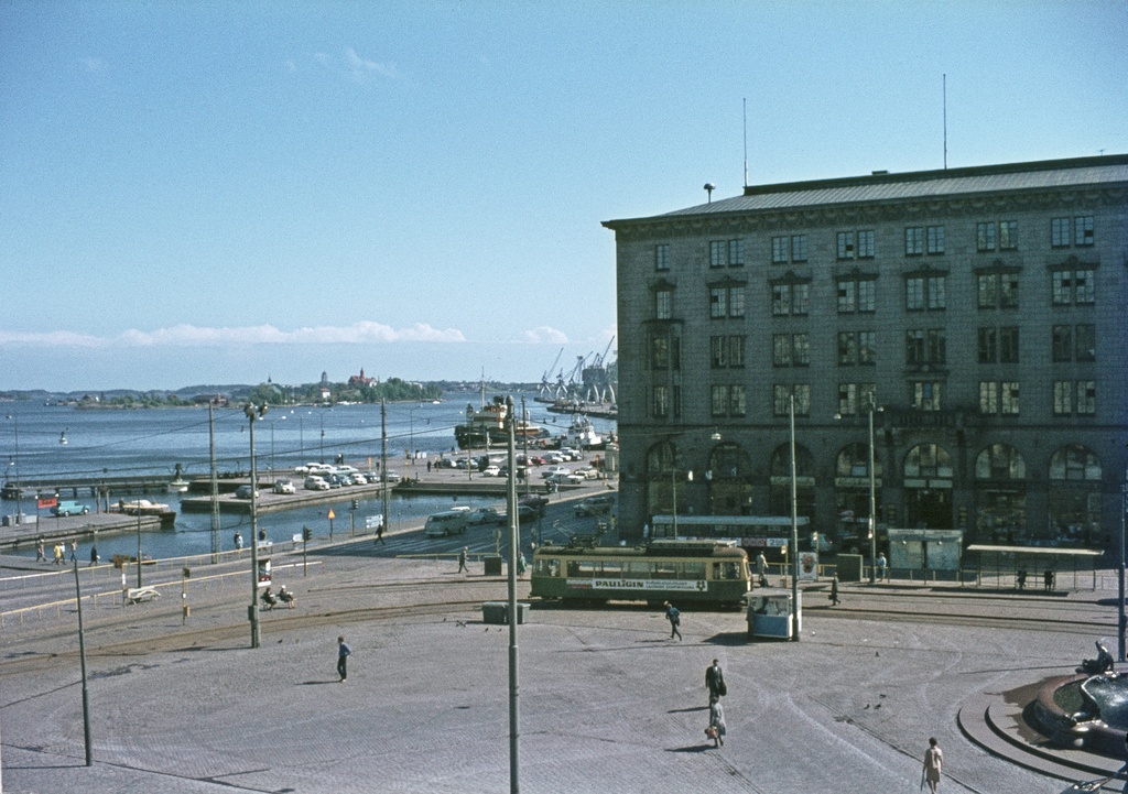 Tyhjä Kauppatori ja Eteläesplandi 2.