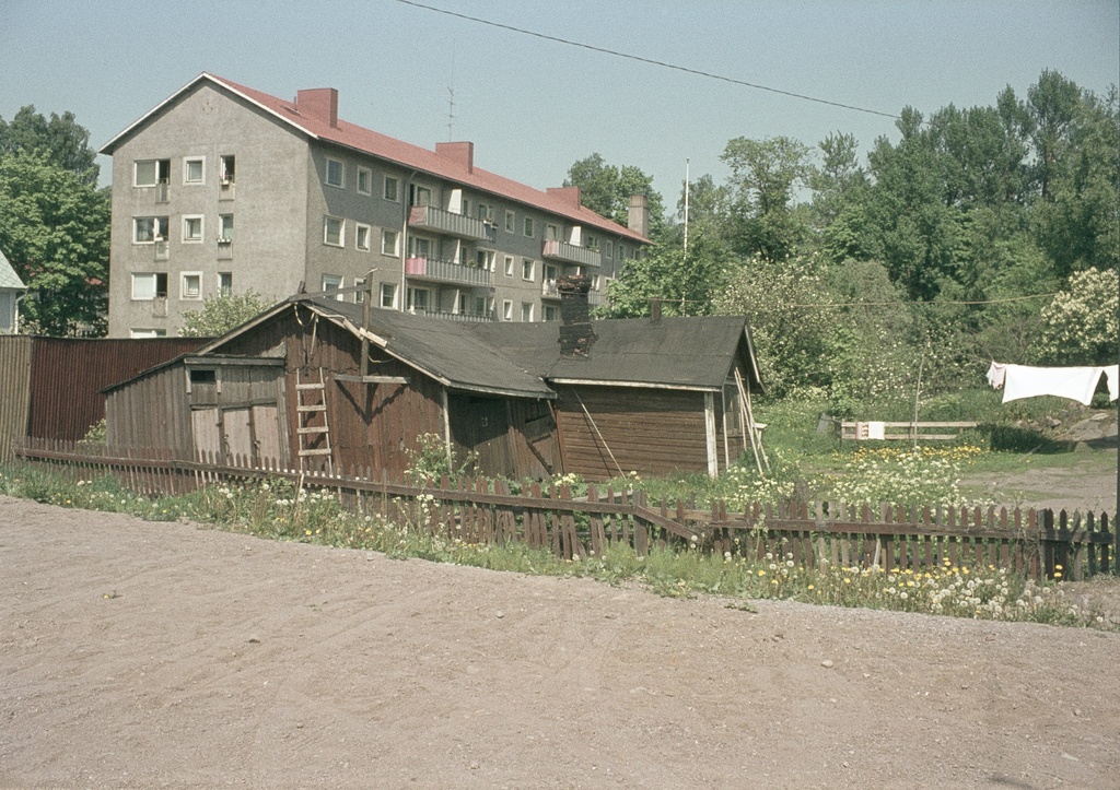 Hämeentie 130. Pihan puolelta.