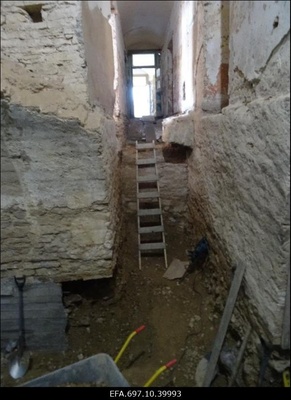 Riisipere mõis. Mõisa peahoone renoveerimistööd. Võlvkeldri väljakaevamine.  similar photo