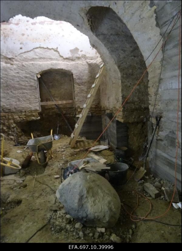 Riisipere mõis. Mõisa peahoone renoveerimistööd. Võlvkeldri väljakaevamine.