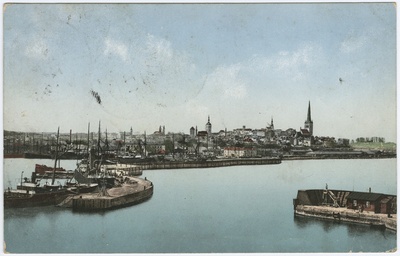 Vaade merelt Tallinnale, esiplaanil sadamakaid  duplicate photo