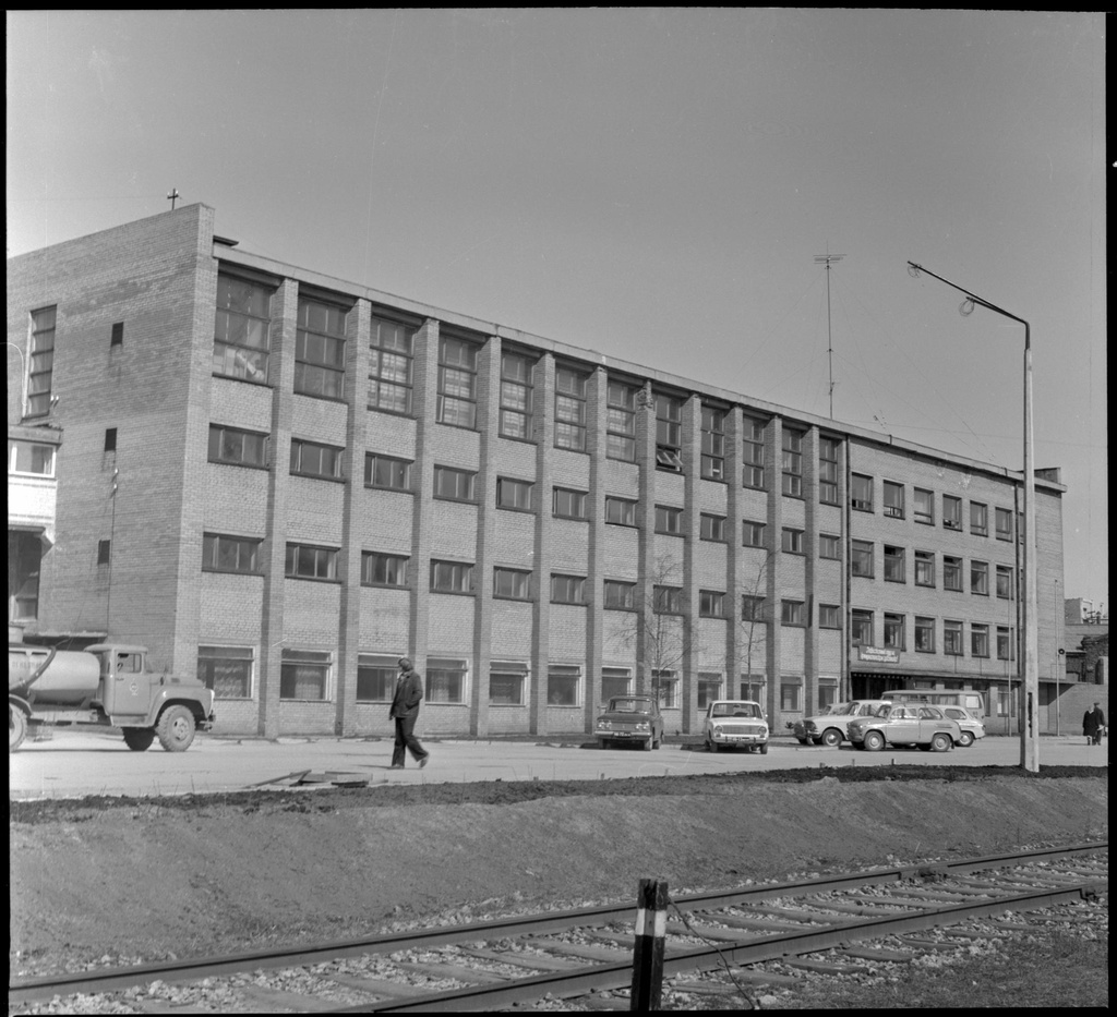Tehase "Tarbeklaas" peahoone välisvaade 1975.a.