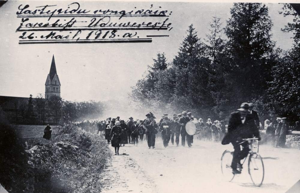 Fotokoopia. Lastepeo rongkäik Jakobist Uduveresse.