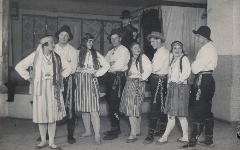 Foto. Parasmaa rahvatantsijad.