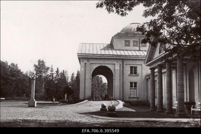 Mudaravila Pärnu linnas.  similar photo
