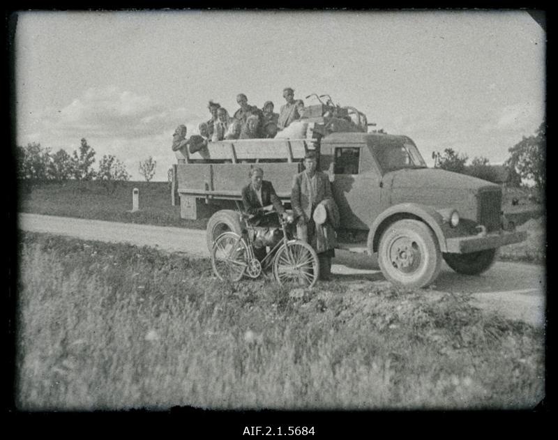 Viljandi, Mustivere 1948.a. Kaevamiskoht kaevajatega.