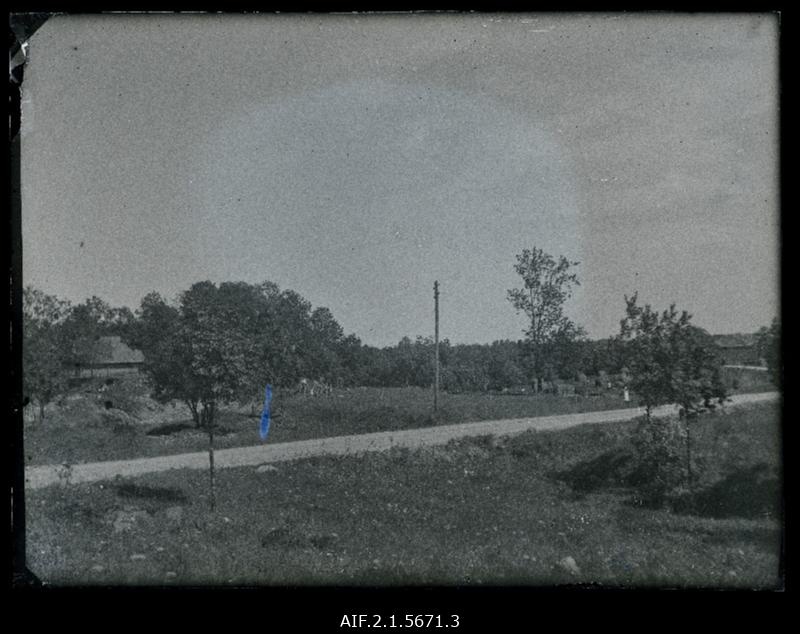 Viljandi khl. Mustivere kl. rauaaja asulakoht 1948.a. kaevam. Vaade kaevamiskohale loodest. Põhjakaevandis kaevajad tööl.