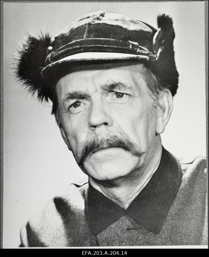 Akseli isa - Pärnu teatri näitleja Arnold Sikkel.
