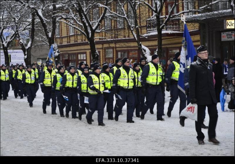 EV 100 tähistamine Pärnus. Rongkäik.