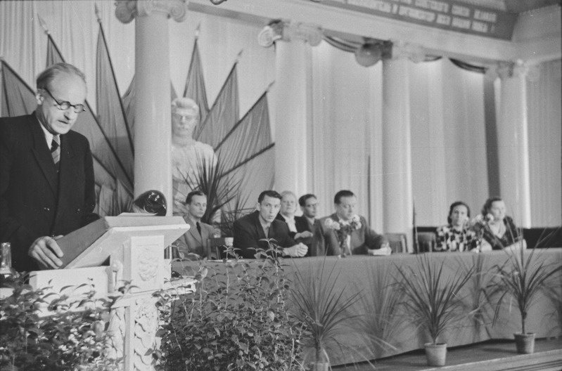 Lõpuaktus Tartu ülikooli aulas 1953. a.