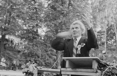 I üliõpilaste laulupidu 1956. a. Helilooja Juhan Simm.  similar photo