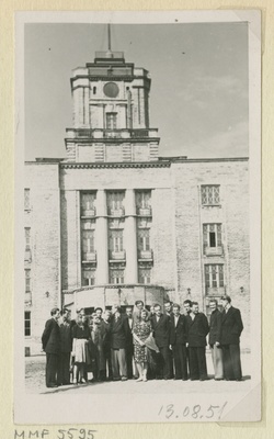 Armas Luige koos Kaunase Polütehnilise Instituudi üliõpilastega TPI hoone ees  similar photo
