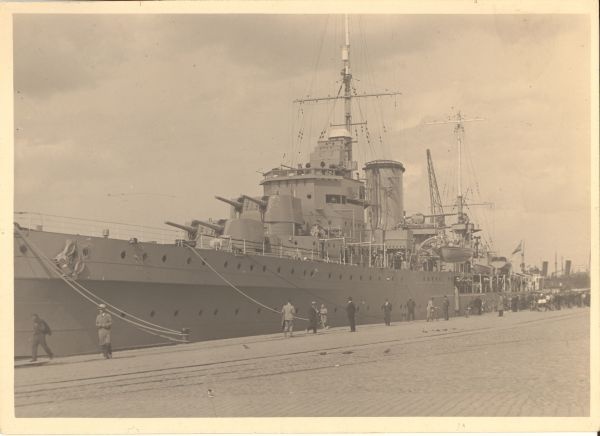Inglise sõjalaev Tallinna sadamas
