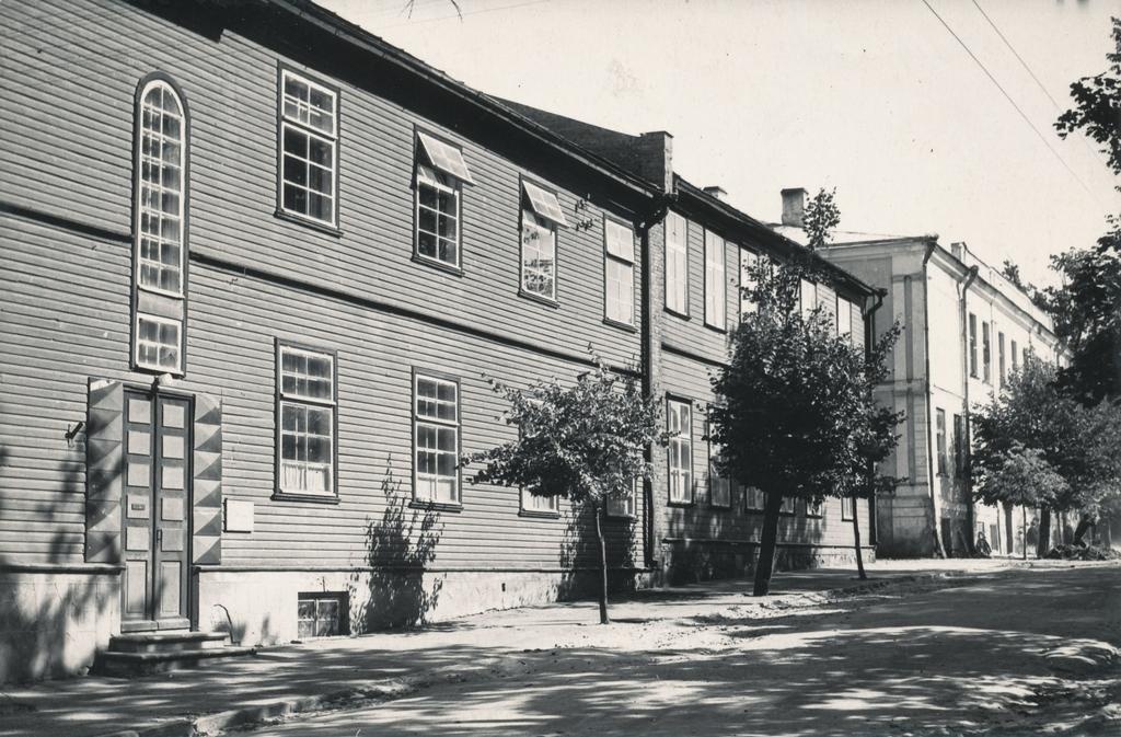 Foto. Võru Tööstustehnikumi peahoone Seminari v. 1970- nd a.