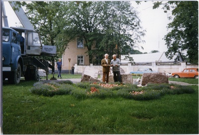 Kuressaare Vabadussõja monumendi aluse taastamine  similar photo
