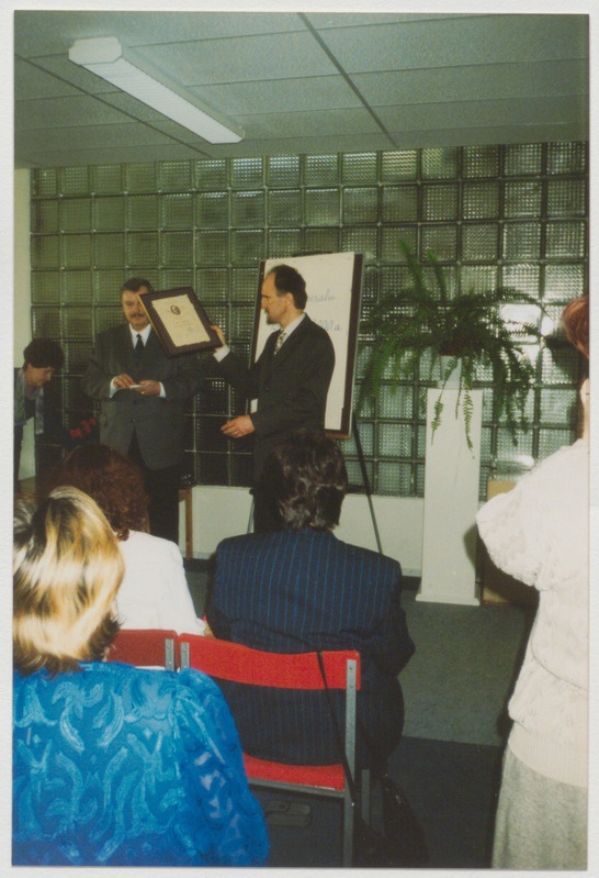 O. Lutsu huumoripreemia üleandmine Palamuse gümnaasiumis