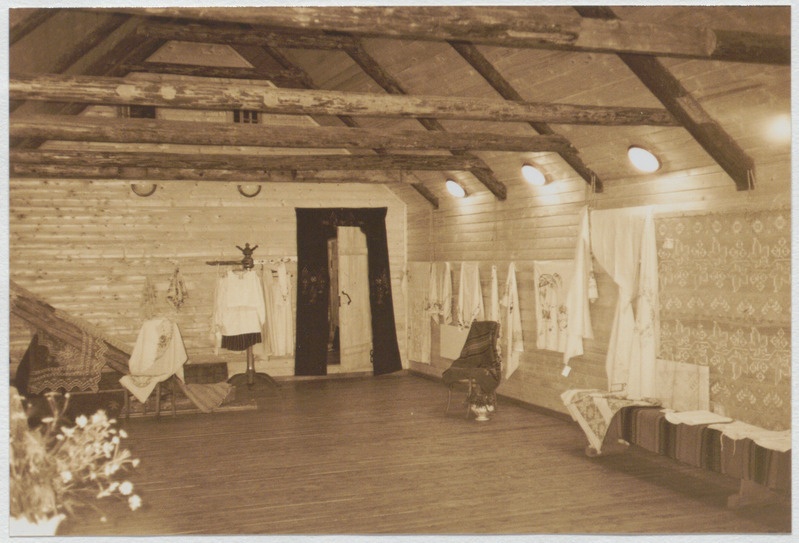 Käsitöönäitus Palamuse muuseumis augustis 1997