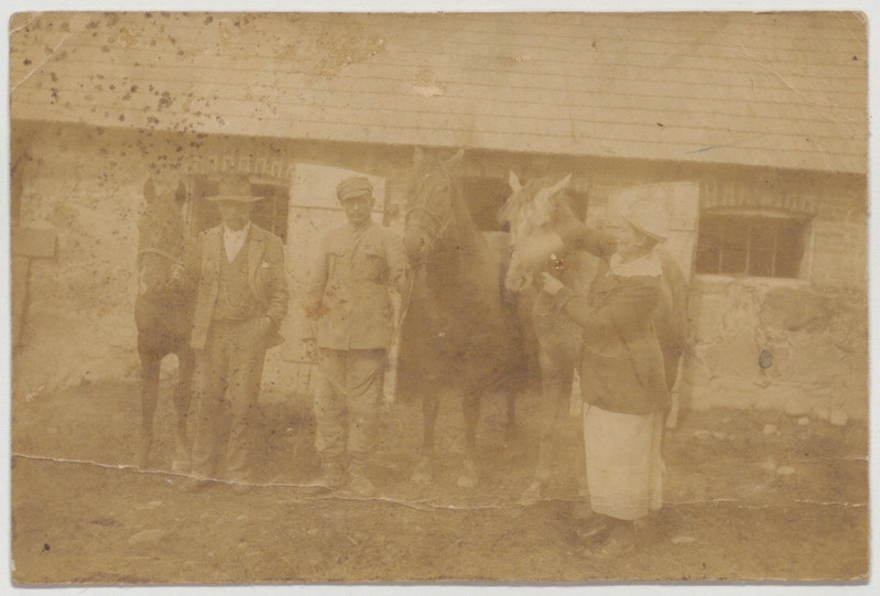 Palamuse Vahe talu nr 4 laut, inimesed hobustega