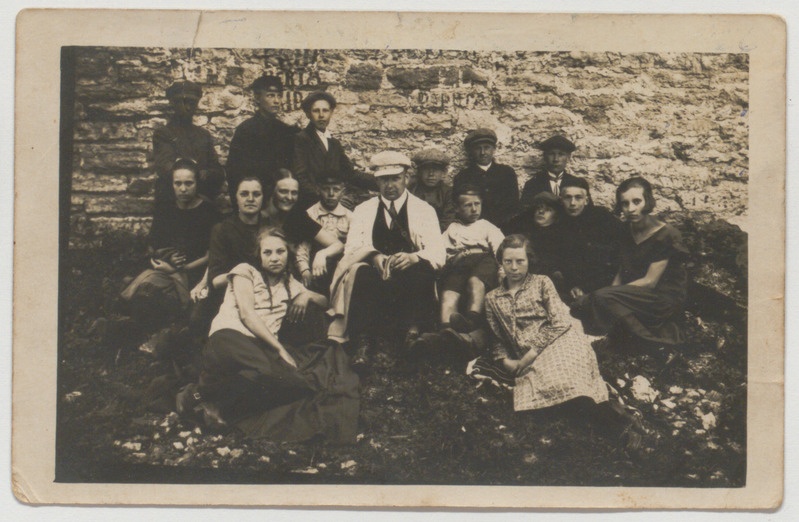 Grupifoto. Palamuse kooli õpilased ekskursioonil