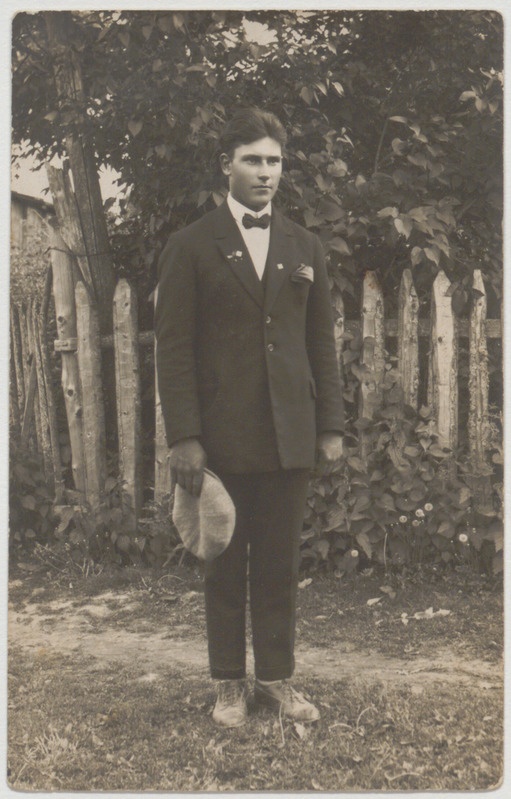 Portreefoto noormehest, J. Lomp?