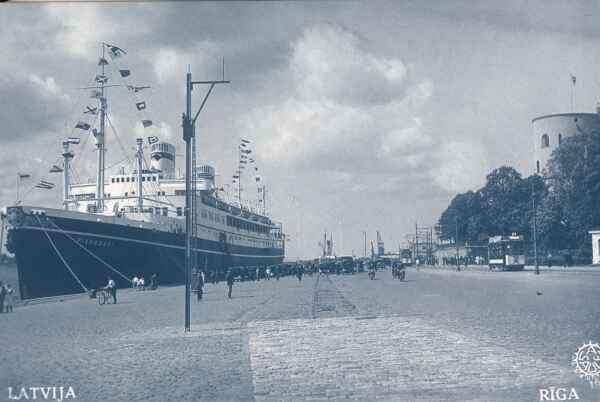 Postkaart. Lipuehtes reisilaev "Pilsudski" Riias Poola välisministri visiidi ajal. 1938