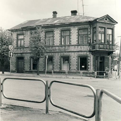 Rakvere, maja Tallinna ja Laia tänava nurgal