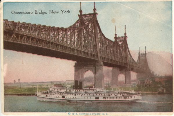 Kahepoolne postkaart. Ameerika Ühendriigid. New York.
Ühel pool : Queensboro sild ja jõelaev
Teisel pool : Brooklyni rippsild öösel