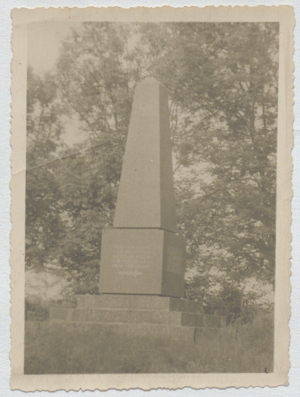 Vabadussõja mälestussammas Palamuse kalmistul