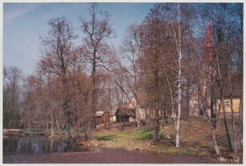 Vaade Palamuse kultuurikompleksile Amme jõe kaldalt