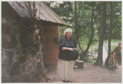 Nukitsamehe maja avamine kirikumõisa rentniku saunas. Kõneleb Vaike Lapp  similar photo