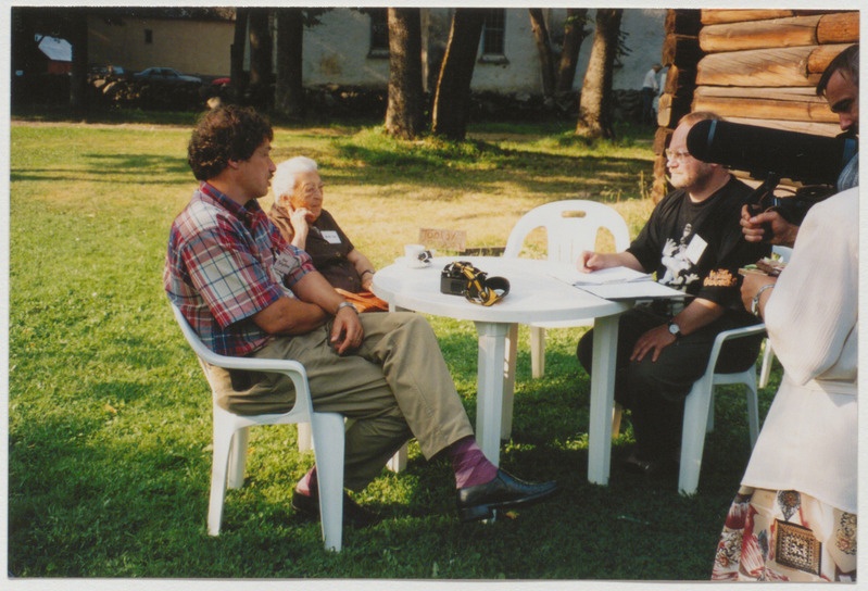 Theodor Lutsu filmipäevadel Palamuse muuseumi õuel