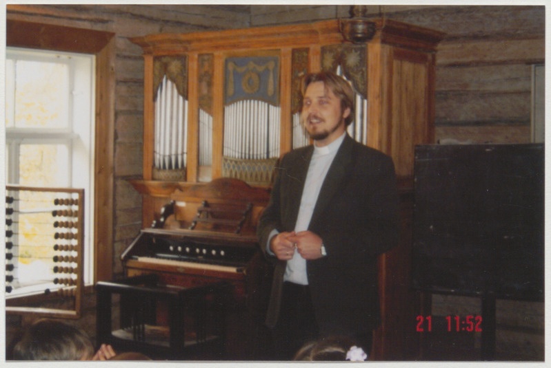 Foto "Jaan Nuga klassitoas. Laste kooli saatmise pidu.", 21.10.2004