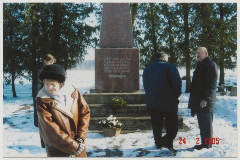 Foto "EV aastapäev Palamusel, Vabadussamba juures", 24.02.2005