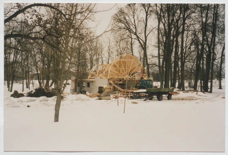 Vaade 1996. a detsembris toimuvatele laululava ehitustöödele Palamuse pargis