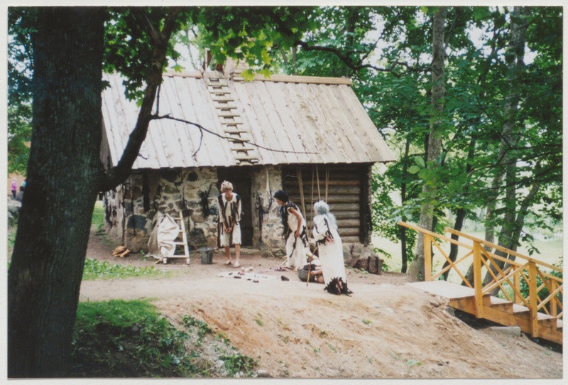 Palamusel toimuvad näitemängupäevad. Etendus muuseumi sauna juures