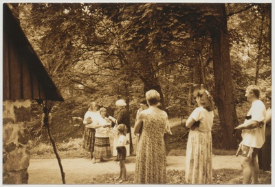 Tänuavaldused Vaike Lapile sauna avamisel Nukitsamehe majana  similar photo