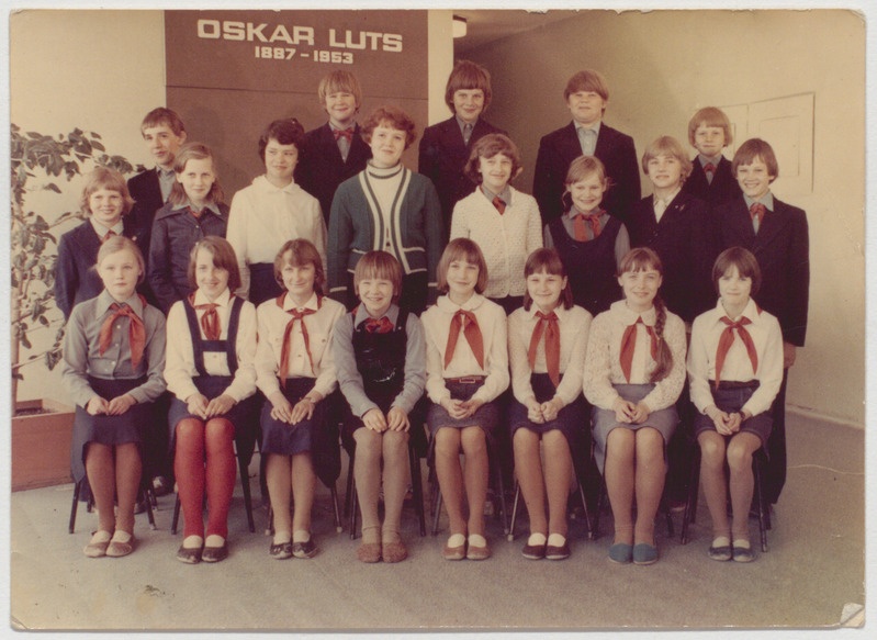Palamuse kooli klassifoto, 1980.ndate algus