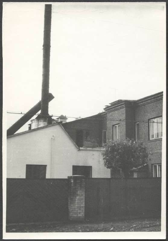 foto, Viljandi, Turu tn 7, leivakombinaat, õu, murdunud katlamaja korsten, 19.10.1967